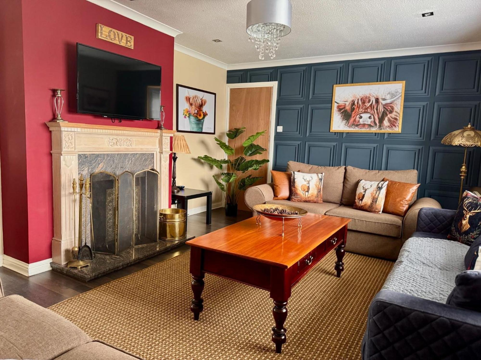 Finn Village "Mountain View Cottage" Private Garden, 9-Seater Hot Tub, Firepit & Pizza Stove Drymen Exterior photo